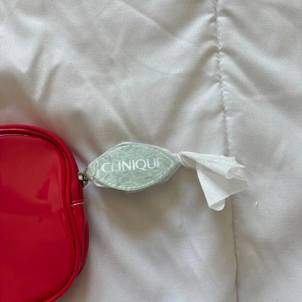 NEW Clinique Red Patent Small Round Cosmetic Makeup Bag Travel Pouch Luxury